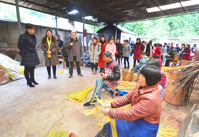 南充召开全市妇女创新创业助力脱贫攻坚流动现场会 商务代理代办服务为妇女创业注入新动力